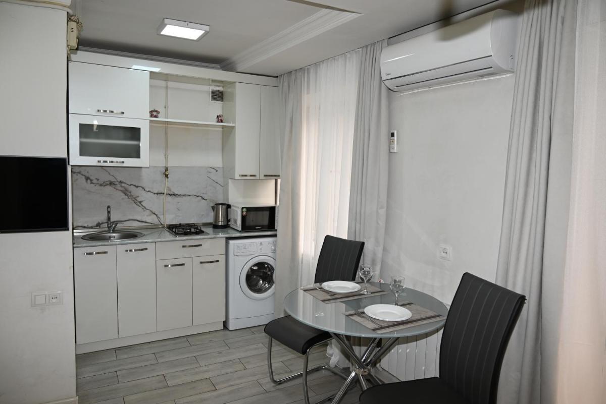 Komitas 22 kva.59 - Housity