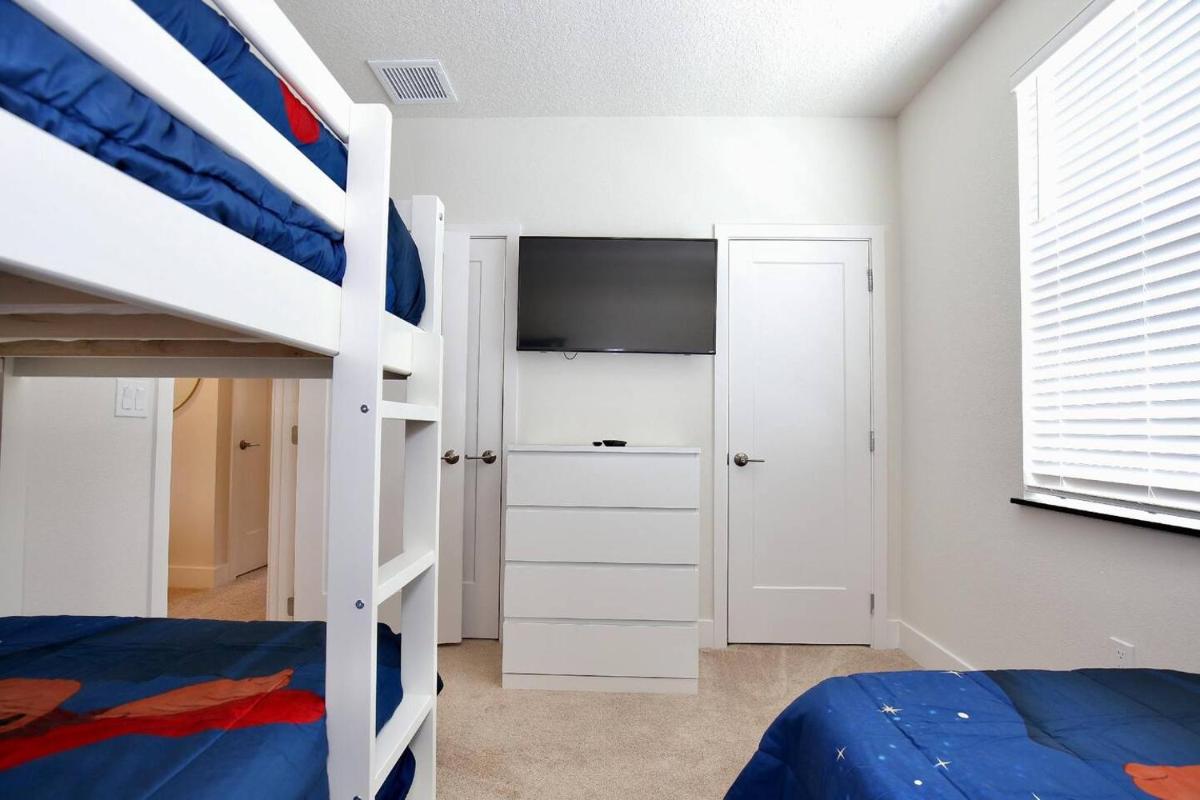 Great 4 Bedroom Townhouse In Hidden Forest, With Private Pool! - Housity