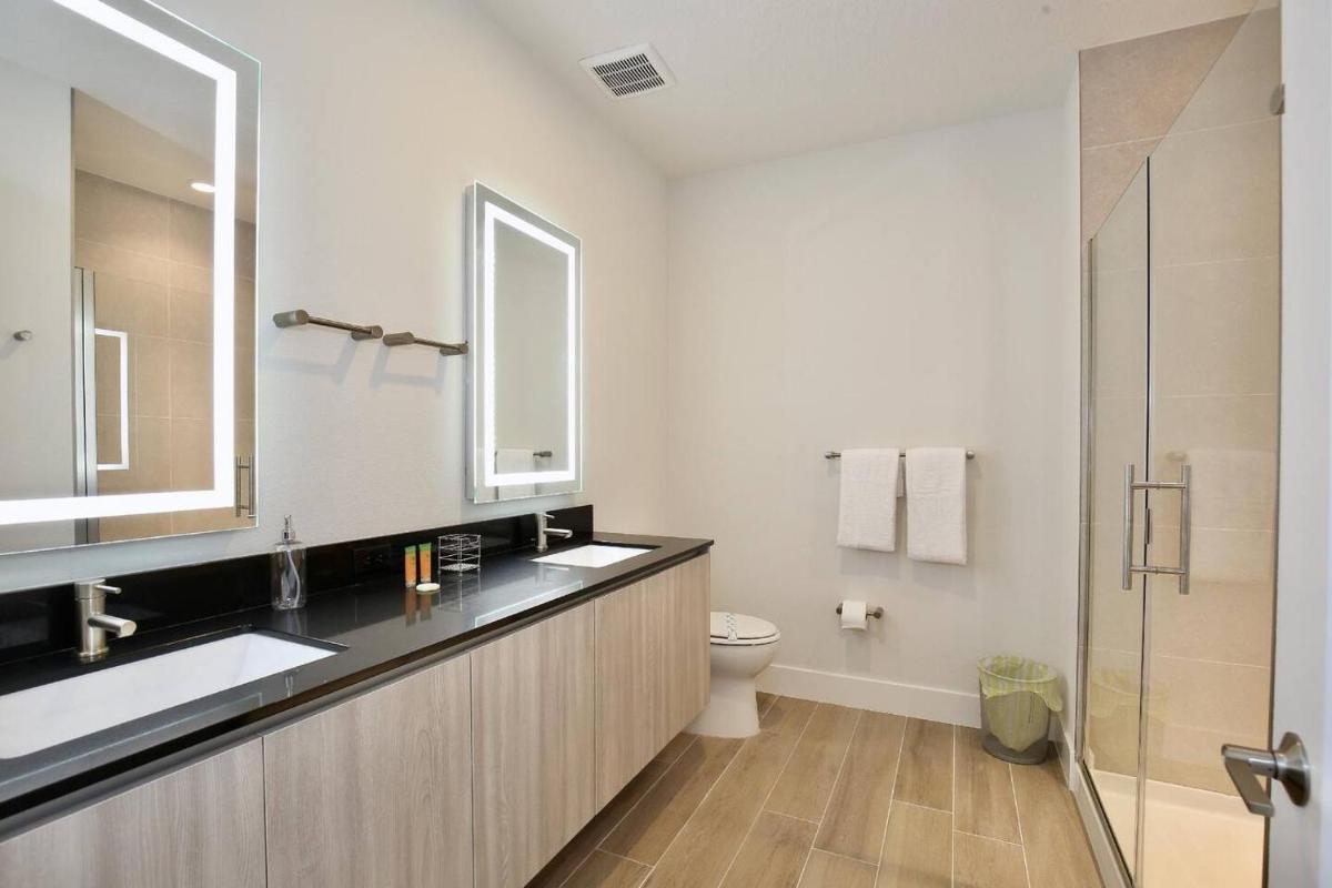 Great 4 Bedroom Townhouse In Hidden Forest, With Private Pool! - Housity