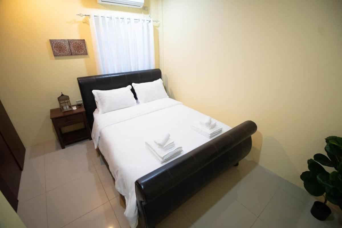 Stacys Place #1 2 Bedroom Apartment - Housity
