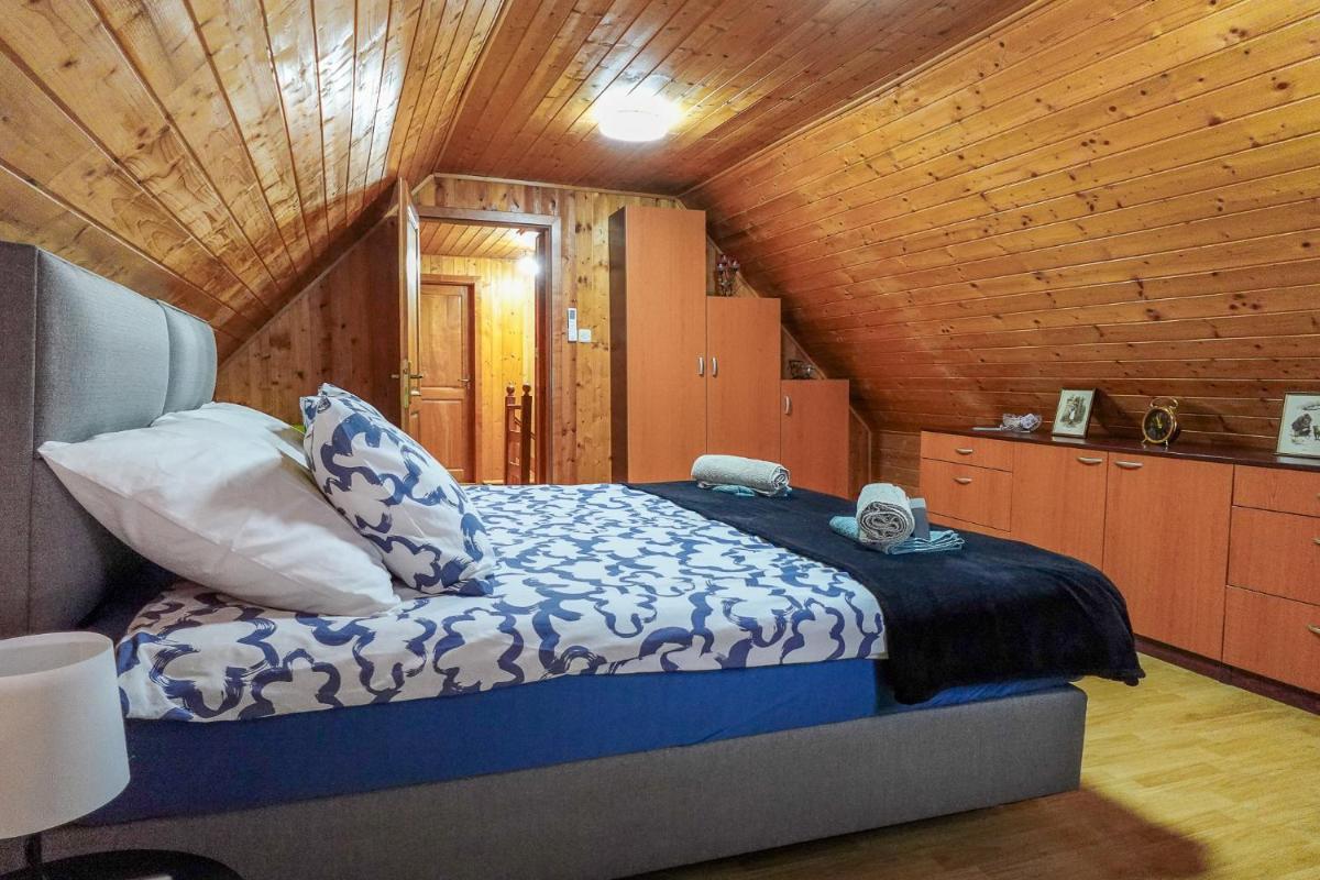 Rural Holiday House Monto - Housity