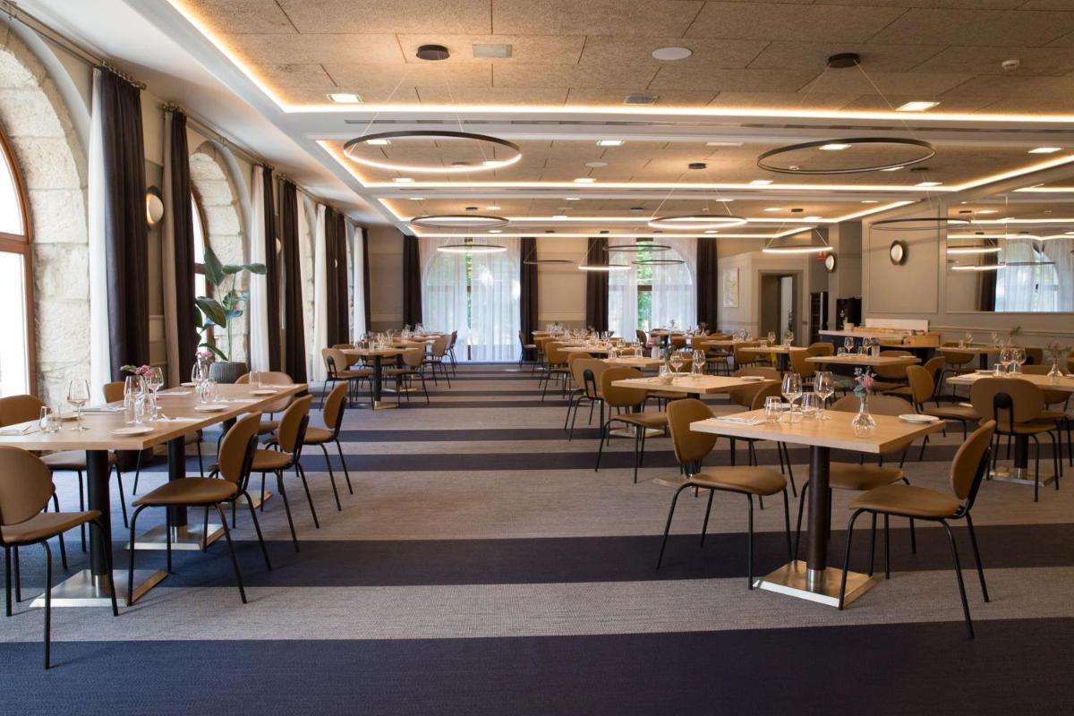 Un restaurante o sitio para comer en Iberik Gran Balneario de Guitiriz