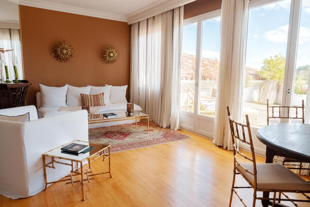 Coin salon dans l'établissement Brindos, Lac & Château - Relais & Châteaux - Anglet Biarritz
