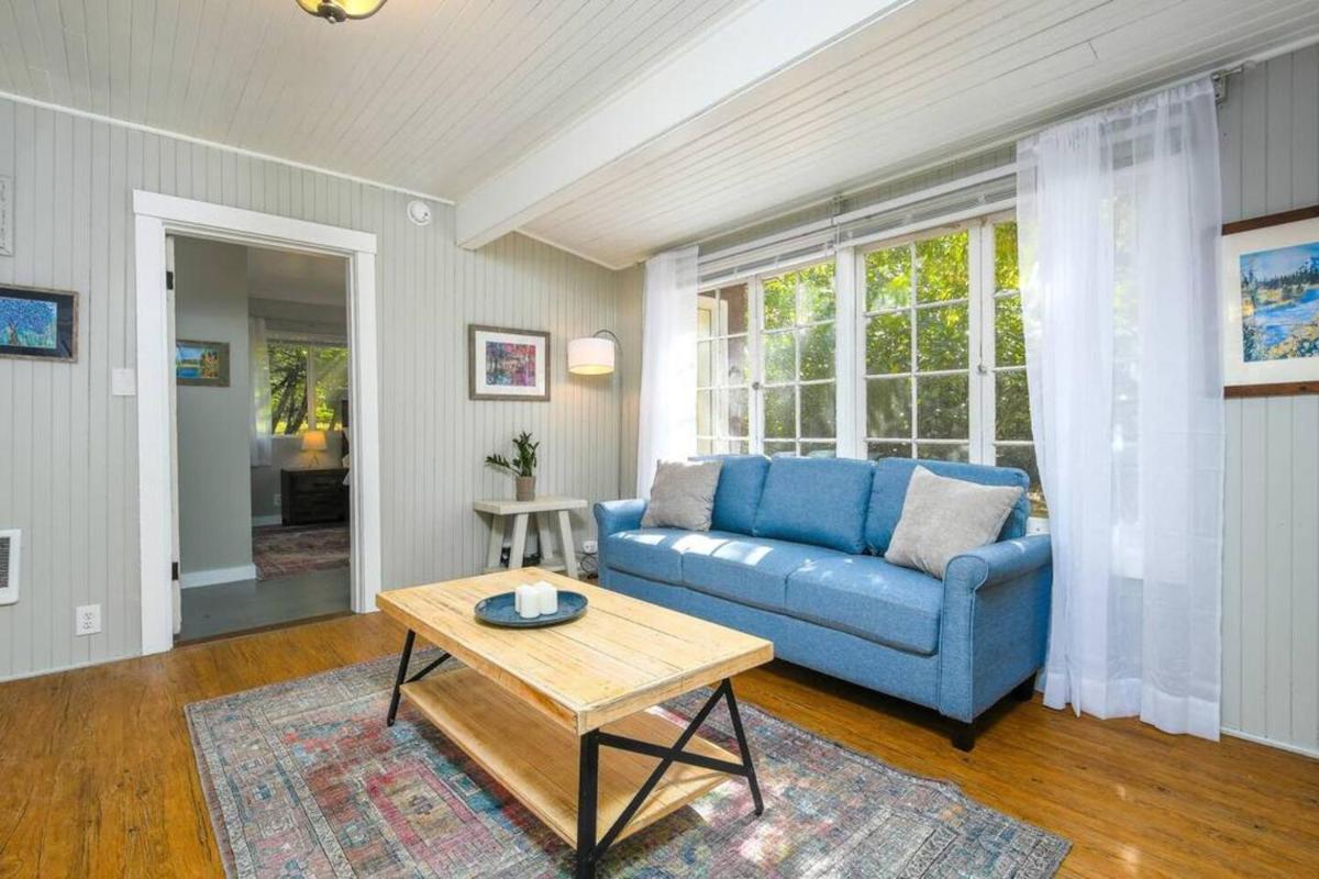 Adorable Cottage Among Trees Close To Everything - Housity