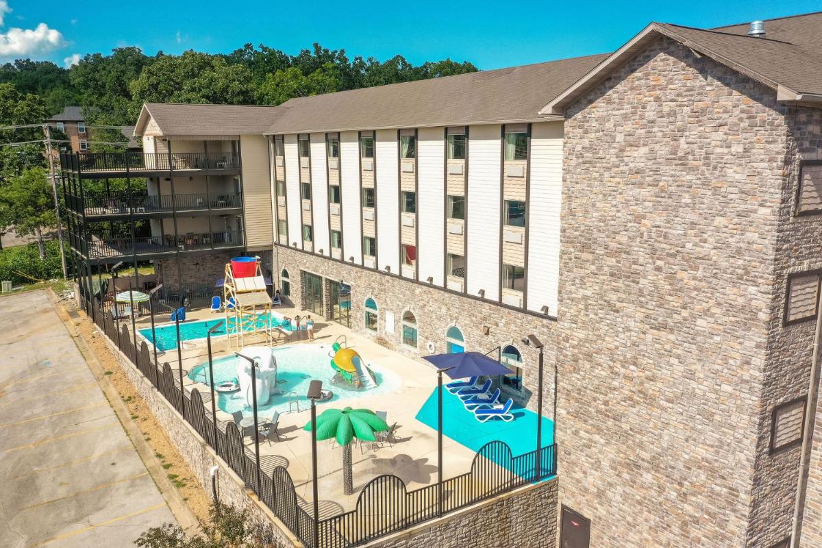The Branson Waterpark Hotel - Housity