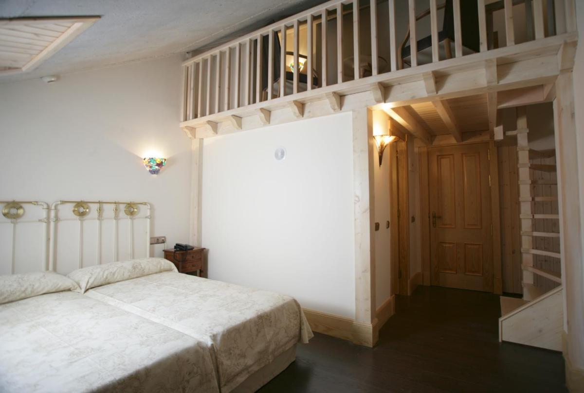 Cama o camas de una habitación en Hotel Balneario La Hermida