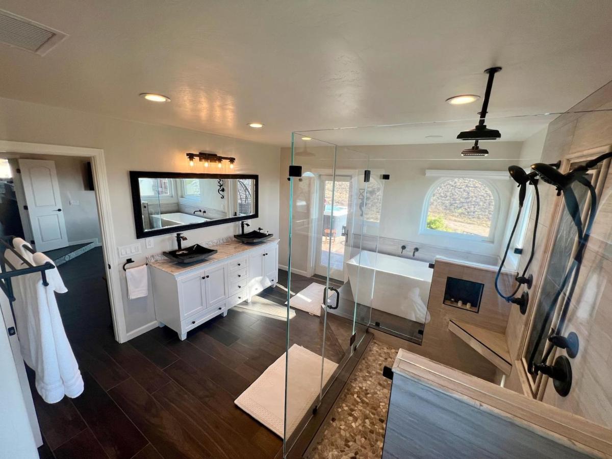 Ultimate Winery Getaway With Spa And Amazing Hilltop View - Housity