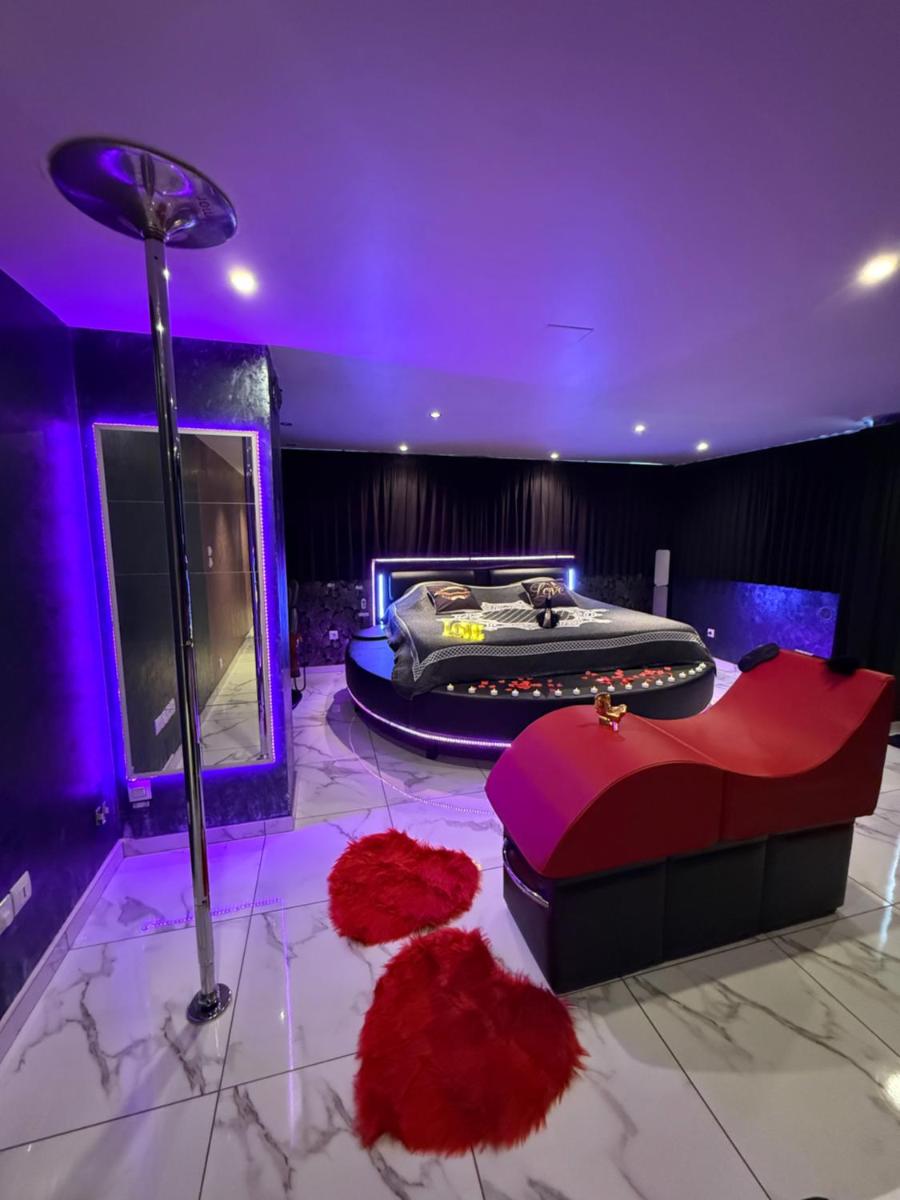 Love Room Attitude - Housity