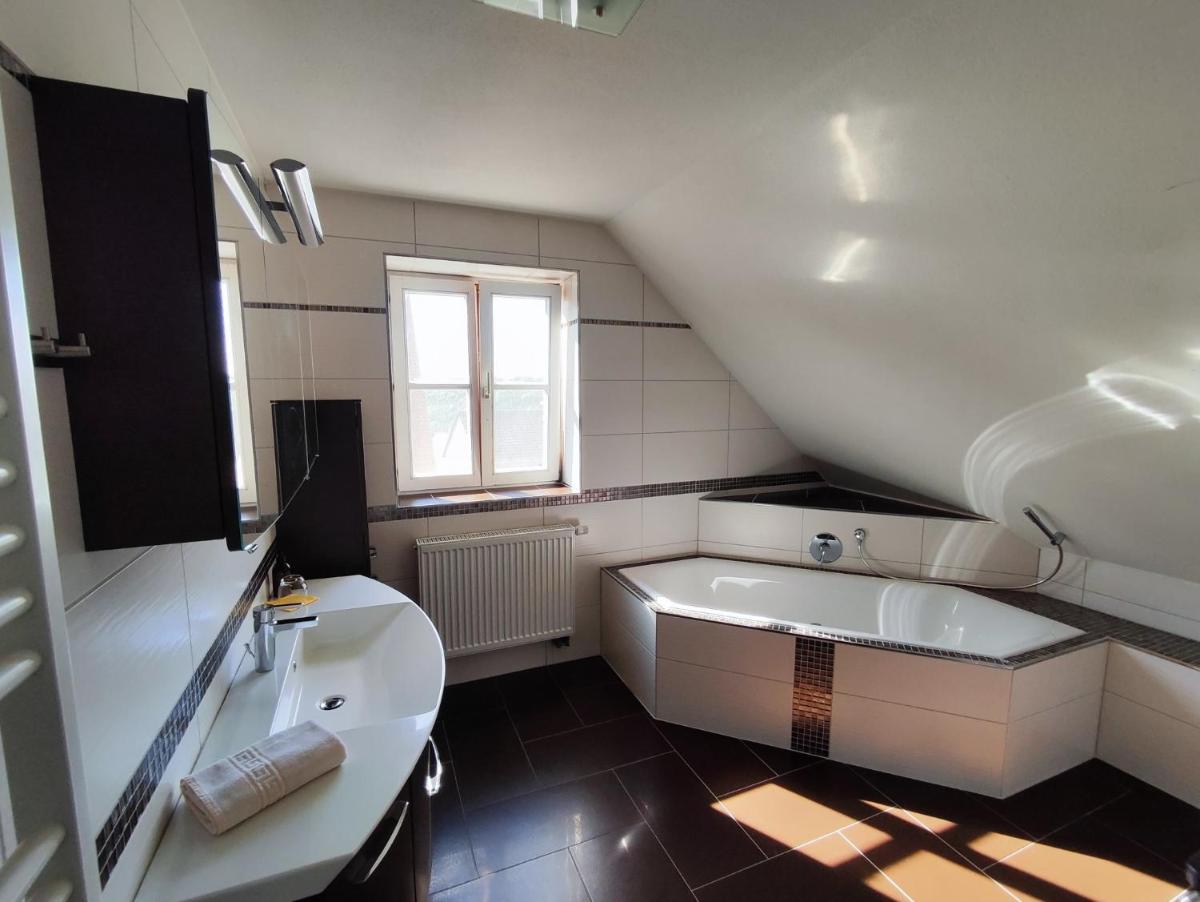 Zum Schnapsbrenner - Hotel garni - Housity