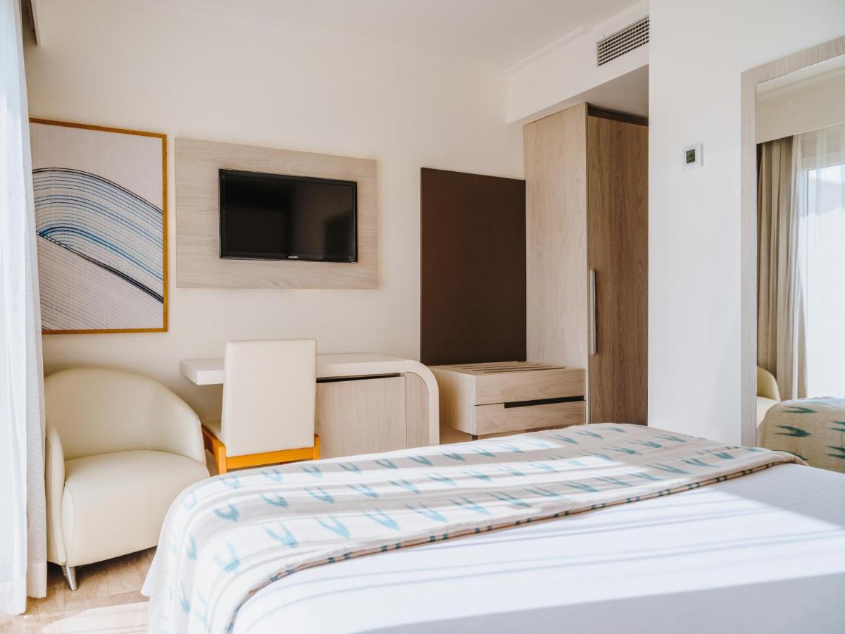 Cama o camas de una habitación en Grupotel Gran Vista & Spa