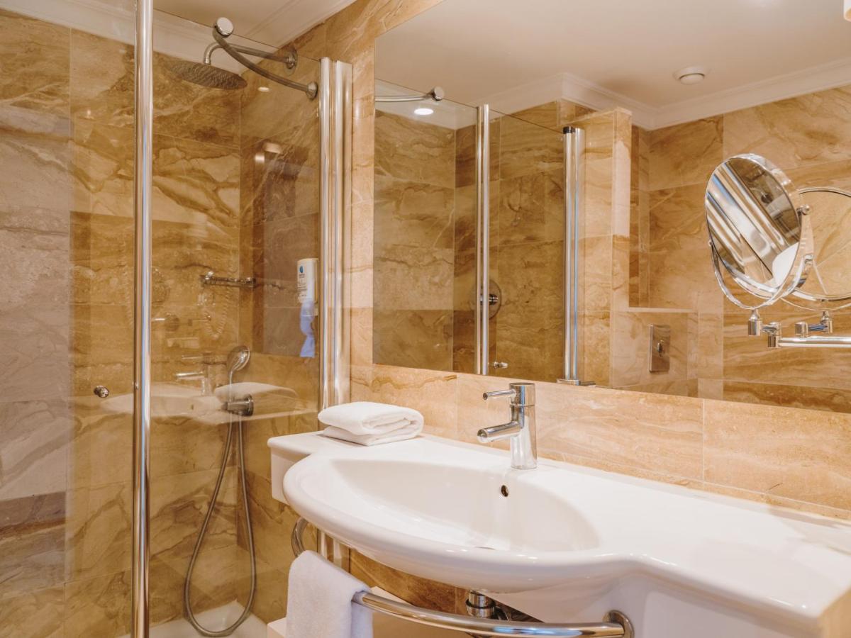 Un baño de Grupotel Gran Vista & Spa