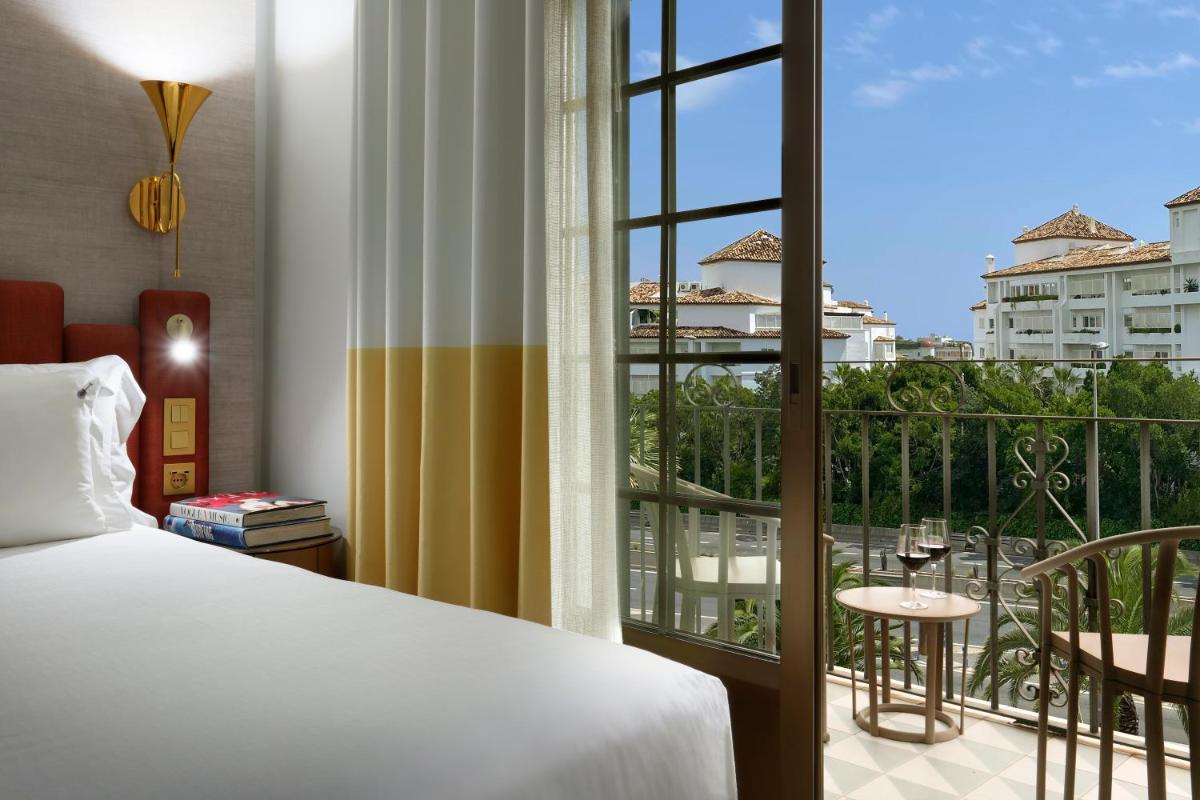 Un balcón o terraza de Hard Rock Hotel Marbella - Puerto Banús