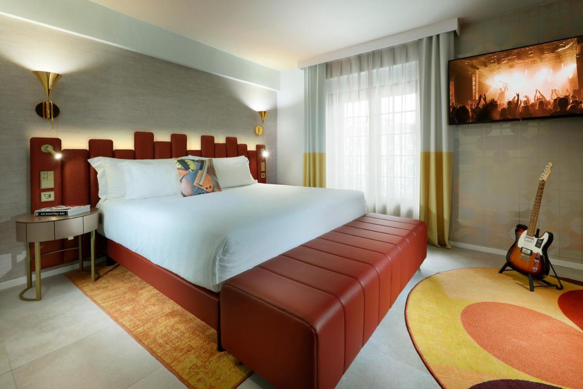 Cama o camas de una habitación en Hard Rock Hotel Marbella - Puerto Banús