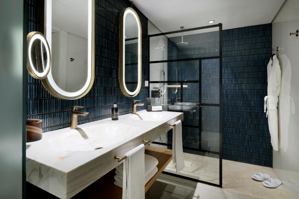 Un baño de Hard Rock Hotel Marbella - Puerto Banús