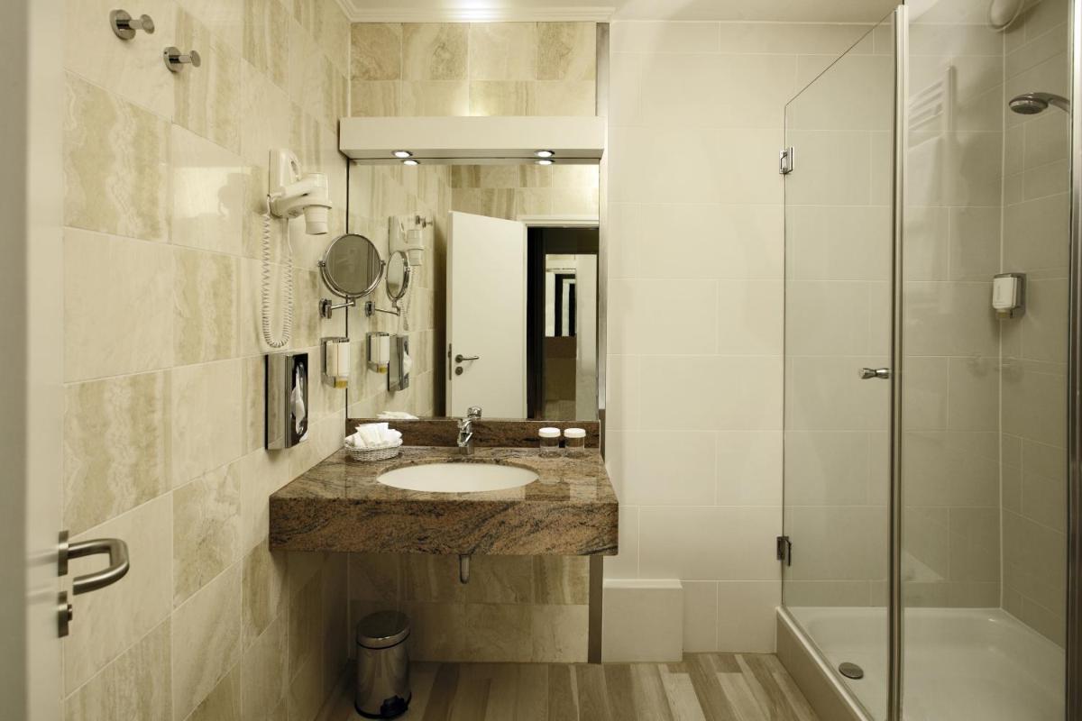H4 Hotel Frankfurt Messe - Housity