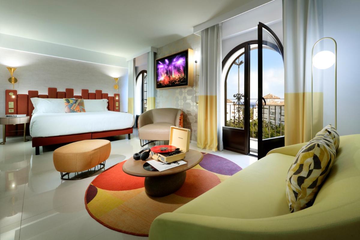 Cama o camas de una habitación en Hard Rock Hotel Marbella - Puerto Banús