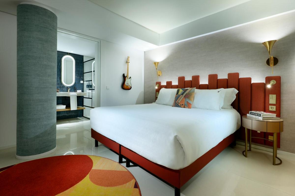 Cama o camas de una habitación en Hard Rock Hotel Marbella - Puerto Banús