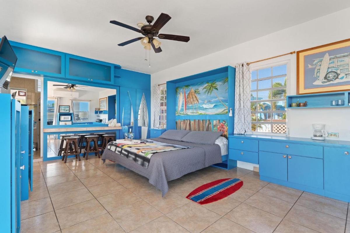Vista del Mar terrace with pool table and views - Housity