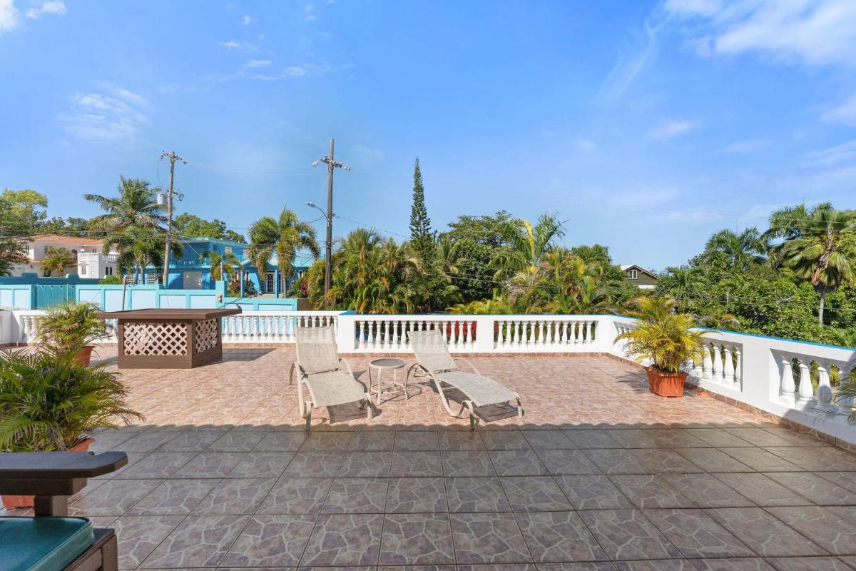 Vista del Mar terrace with pool table and views - Housity