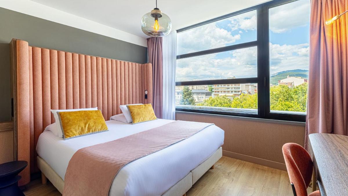 Un ou plusieurs lits dans un hébergement de l'établissement Le Riviera - Hôtel Restaurant & Spa - Ex Golden Tulip Aix les bains