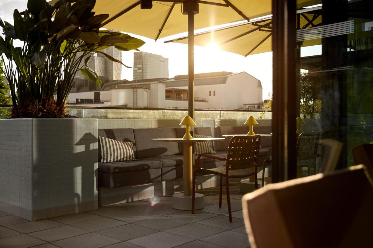 Ein Restaurant oder anderes Speiselokal in der Unterkunft Kimpton Main Frankfurt by IHG