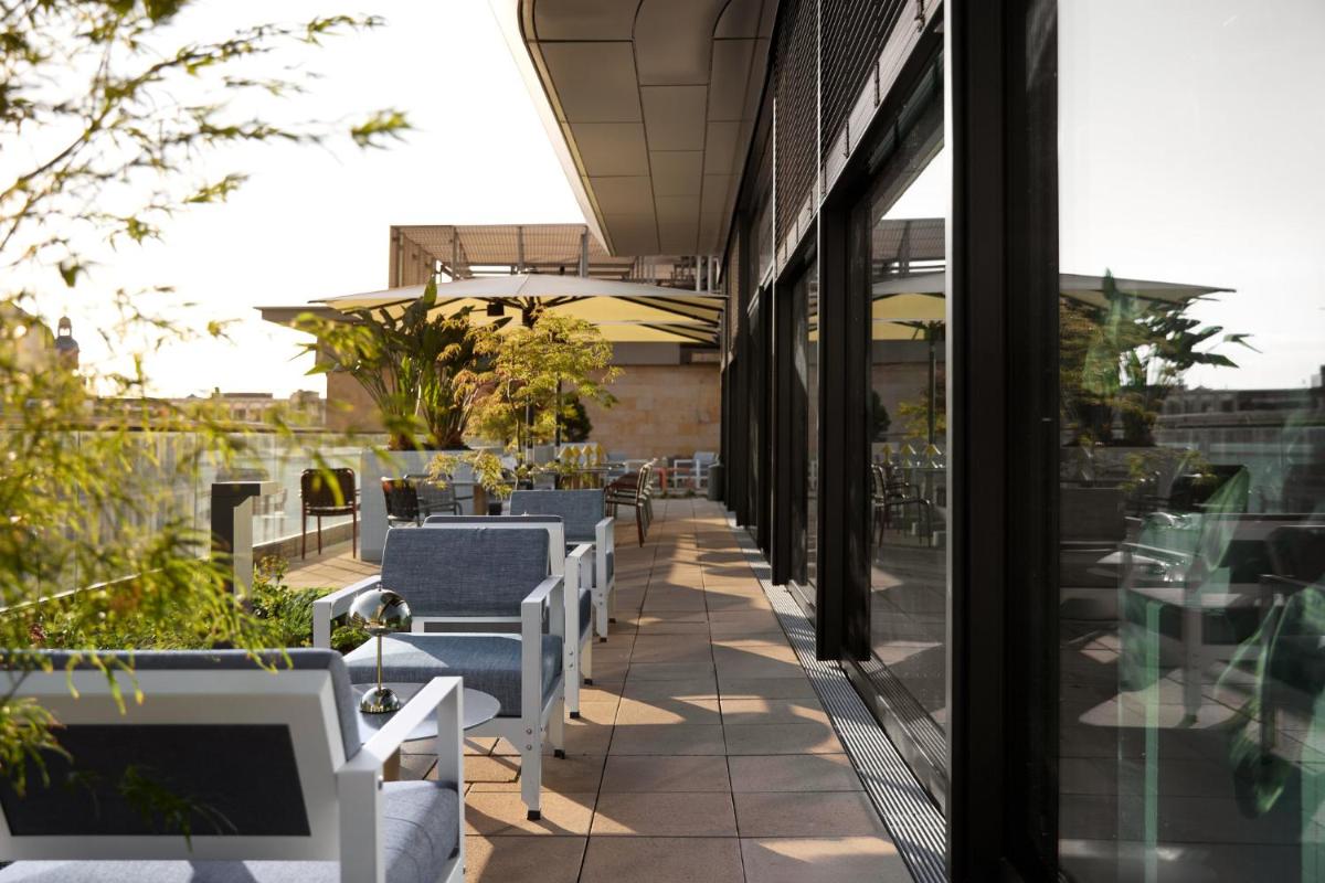 Ein Balkon oder eine Terrasse in der Unterkunft Kimpton Main Frankfurt by IHG