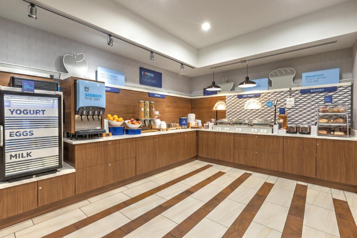 Holiday Inn Express Hotel & Suites Dallas - Grand Prairie I-20 by IHG - Housity