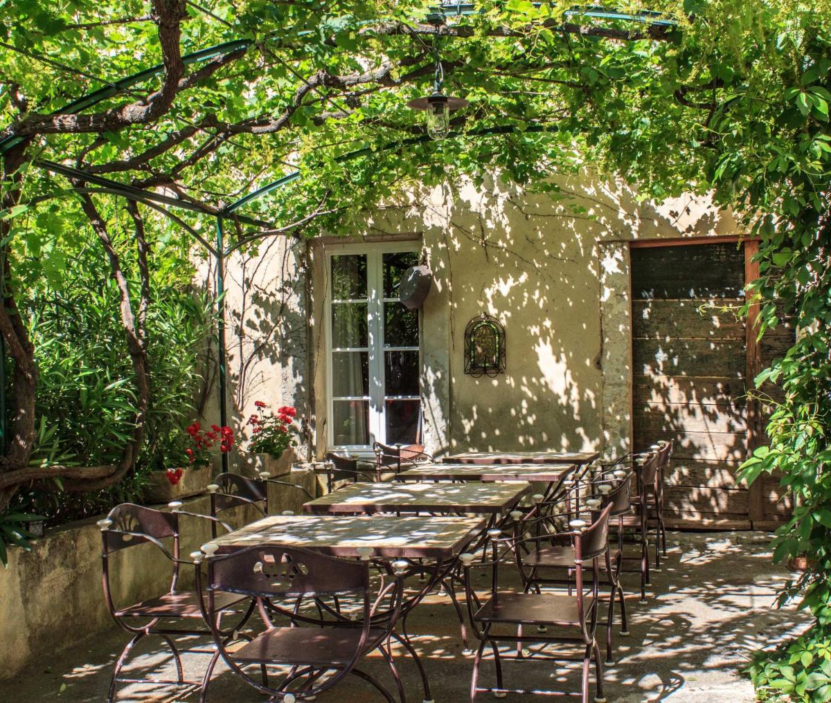 Jardin de l'établissement Les Carmes and spa