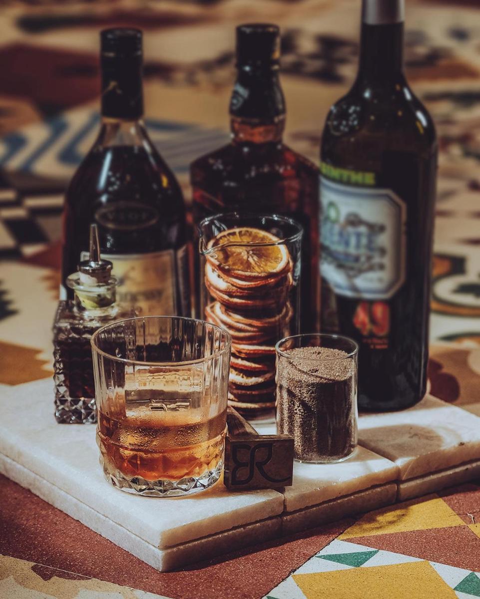 a table with two glasses and bottles of alcohol at Hyatt Regency Jaipur Mansarovar in Jaipur a table with two glasses and bottles of alcohol at Hyatt Regency Jaipur Mansarovar in Jaipur