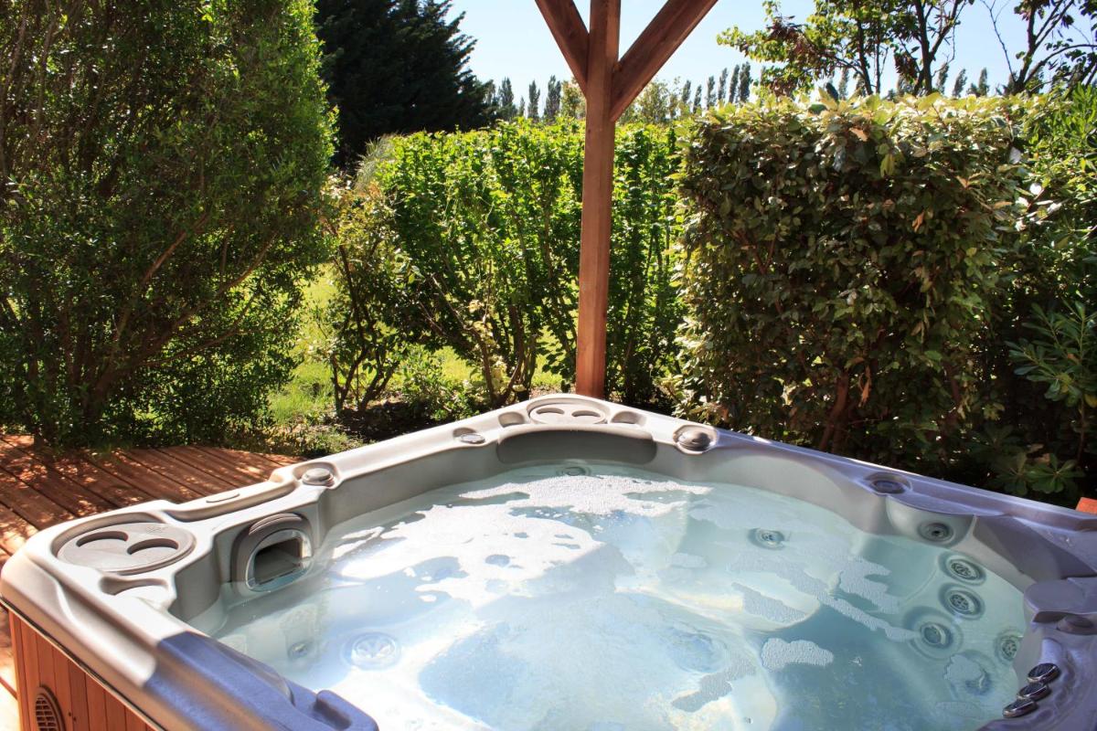 Jardin de l'établissement Les Carmes and spa