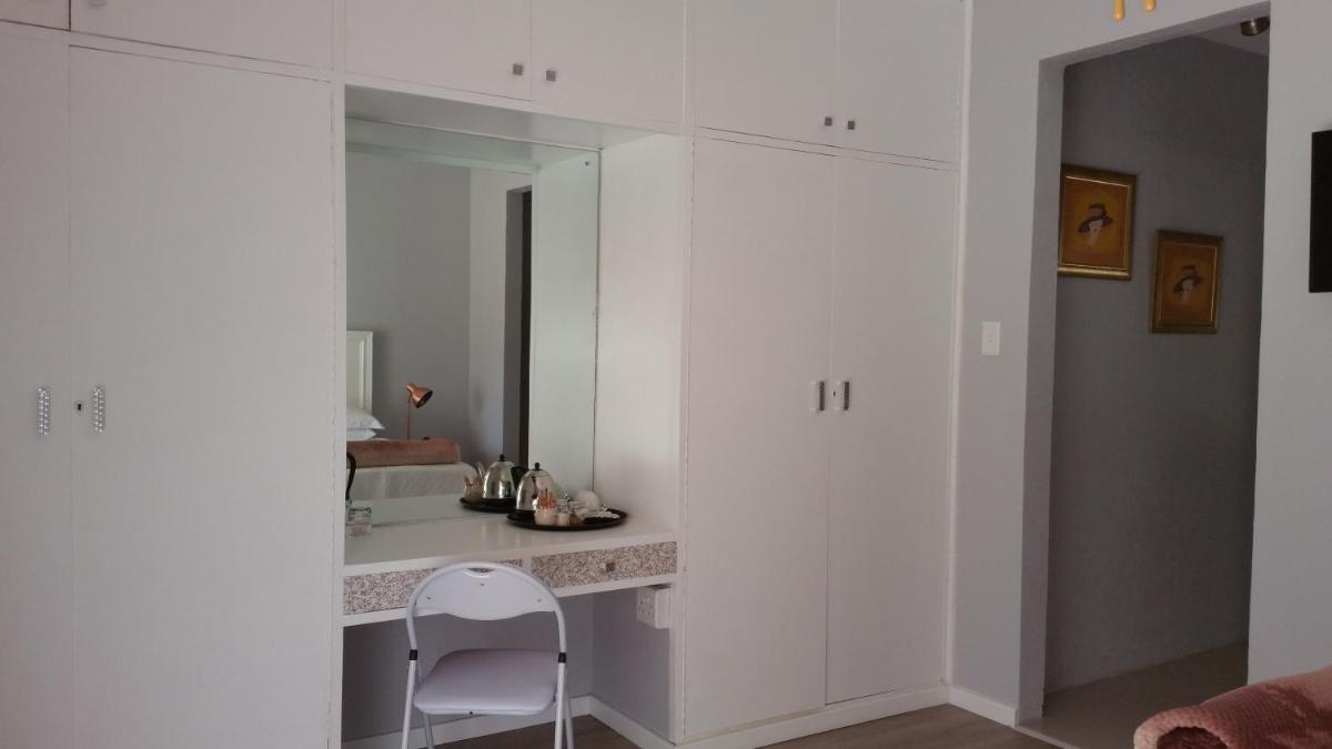 Little Acorn Guest House - Housity