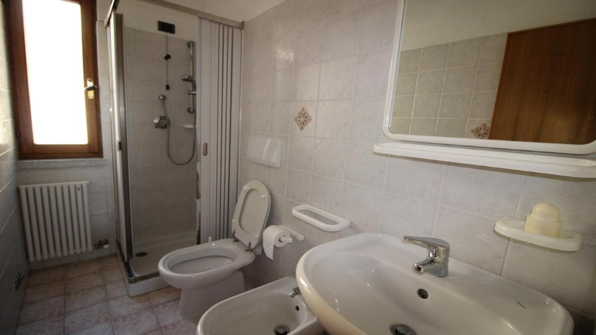 Un salto nel blu - Housity