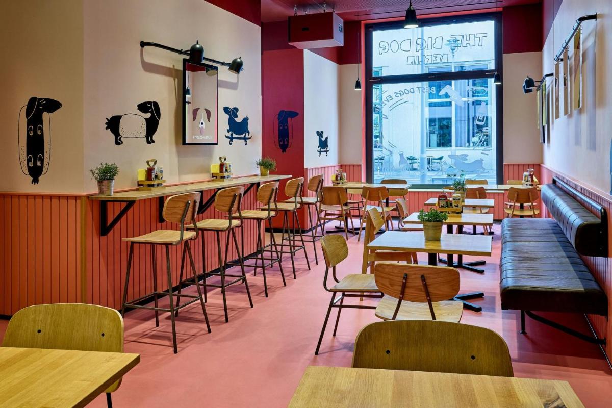 Ein Restaurant oder anderes Speiselokal in der Unterkunft Berlin Marriott Hotel