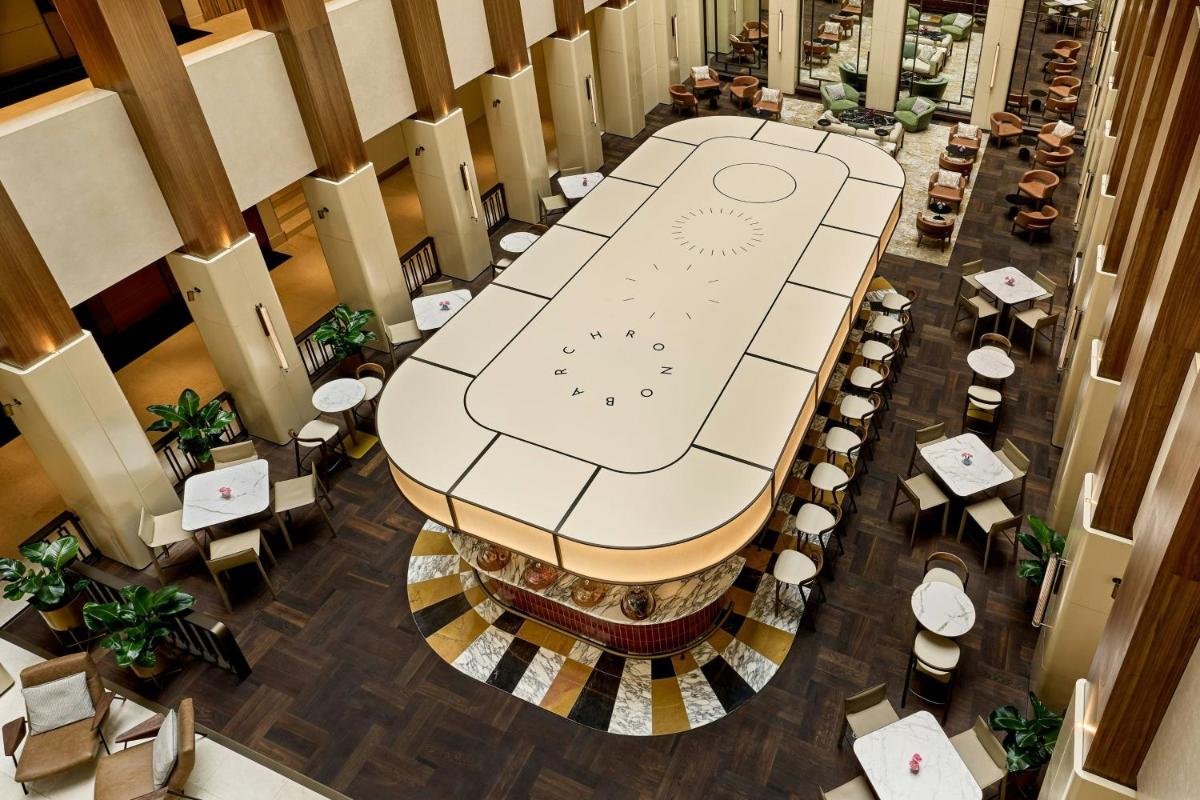 Ein Restaurant oder anderes Speiselokal in der Unterkunft Berlin Marriott Hotel