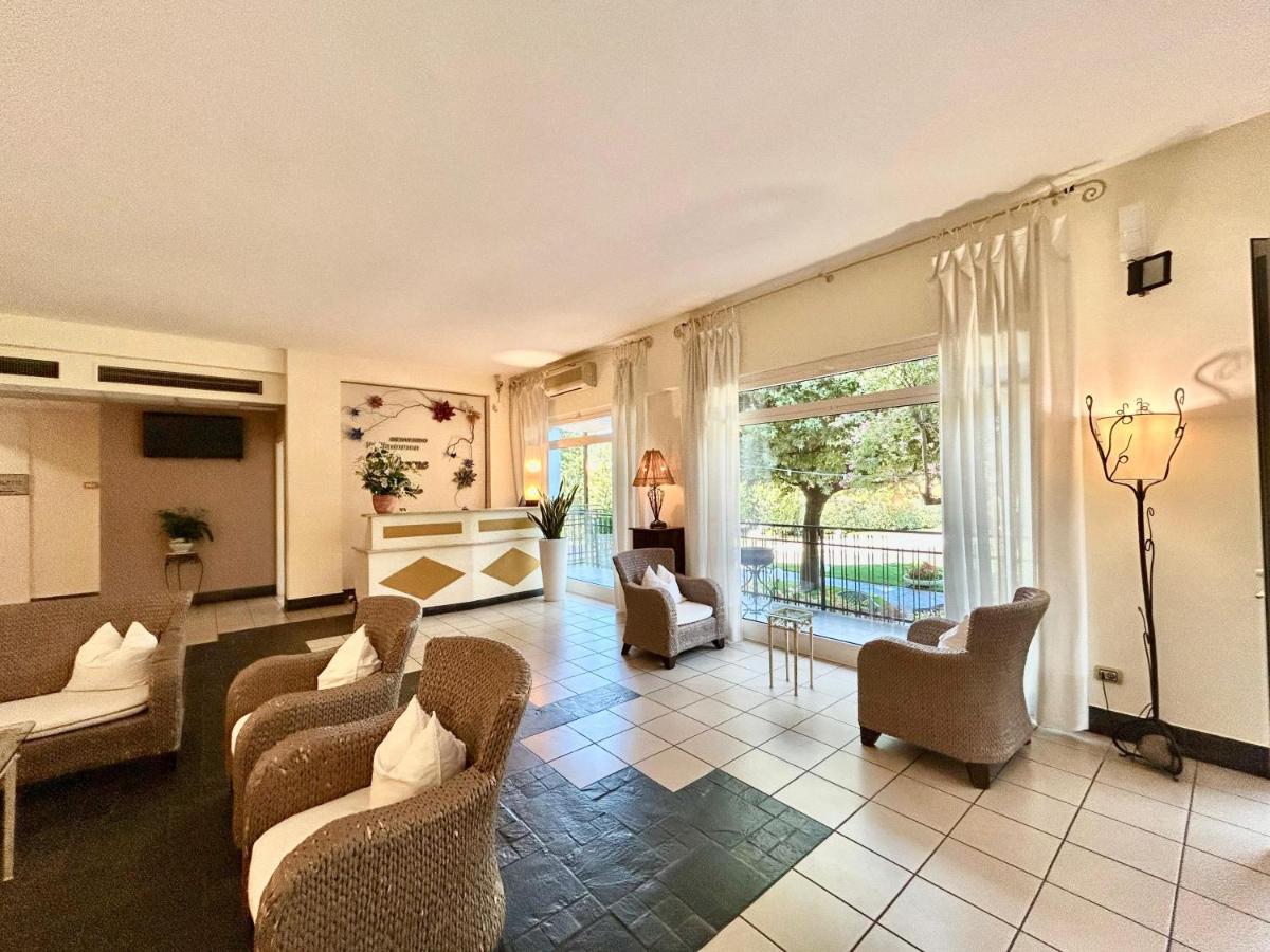 Hotel Di Rocco - Housity