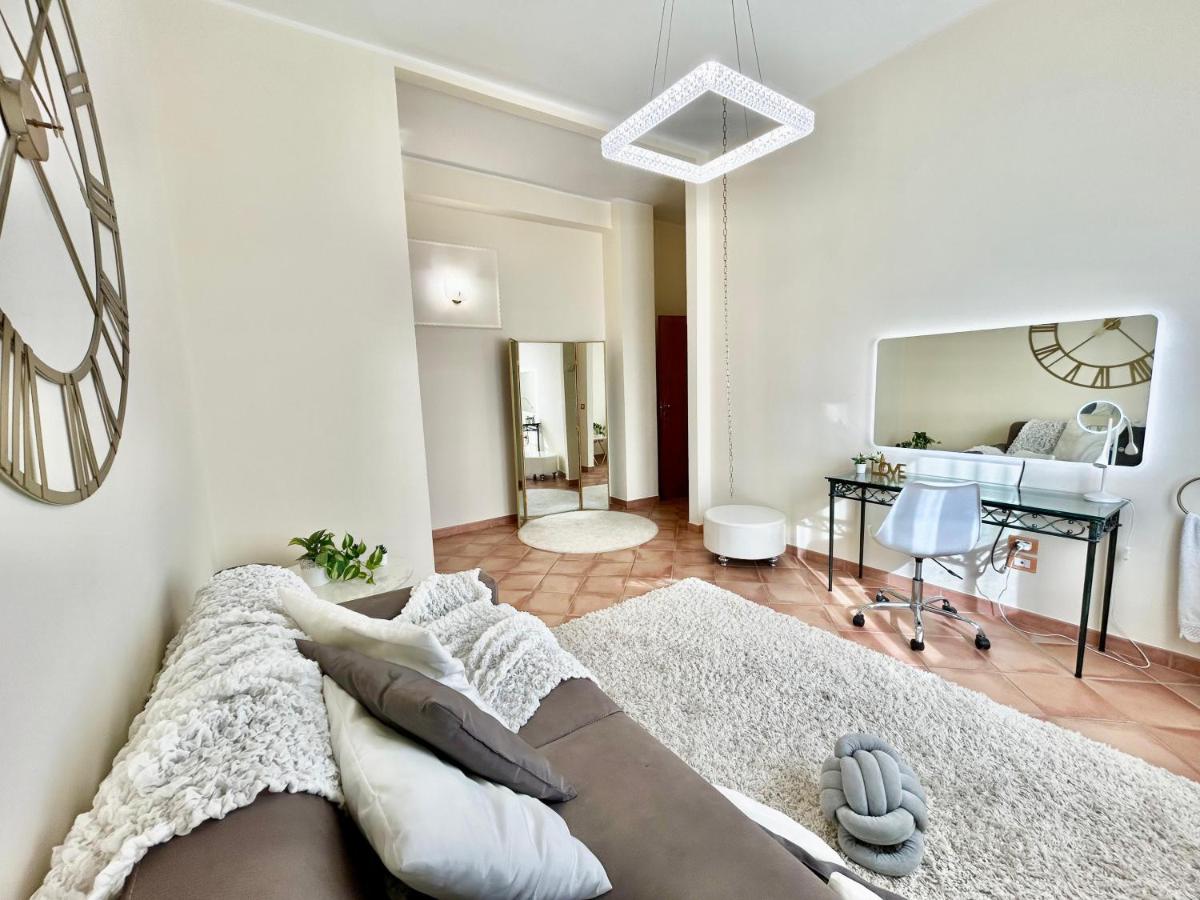 Hotel Di Rocco - Housity
