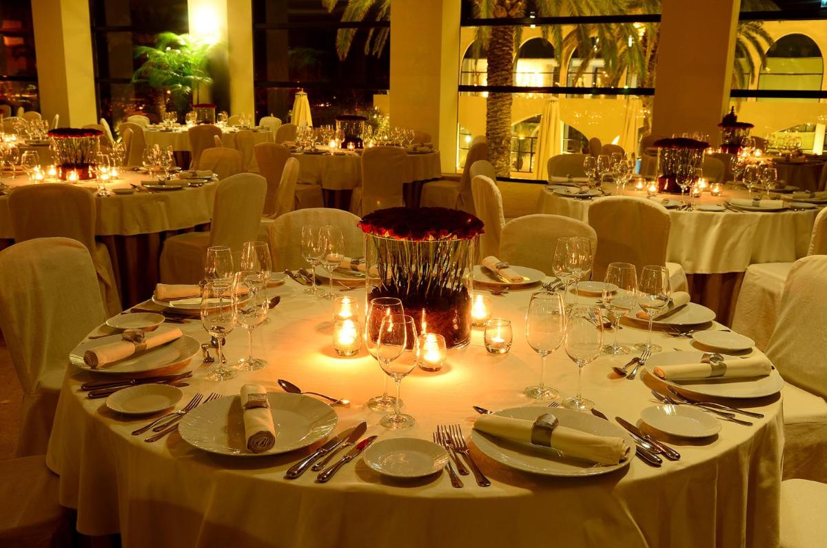 Um restaurante ou outro lugar para comer em Crowne Plaza Vilamoura - Algarve by IHG