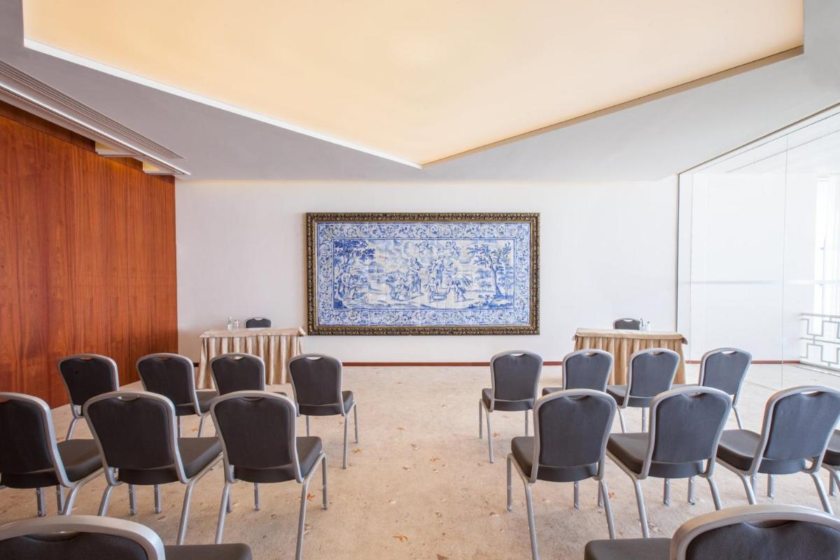 A área empresarial e/ ou a sala de conferências de Crowne Plaza Vilamoura - Algarve by IHG