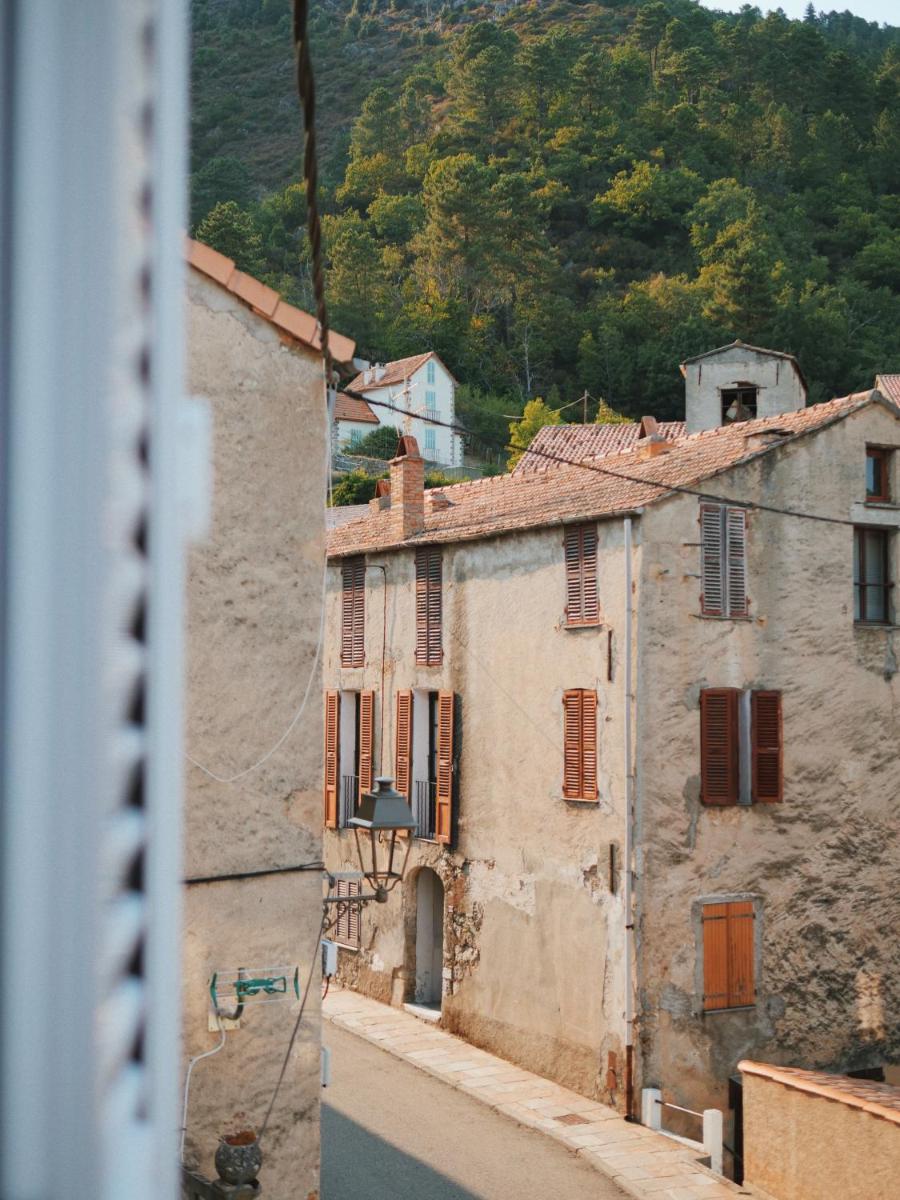 Vue générale sur la montagne ou vue sur la montagne depuis l'hôtel