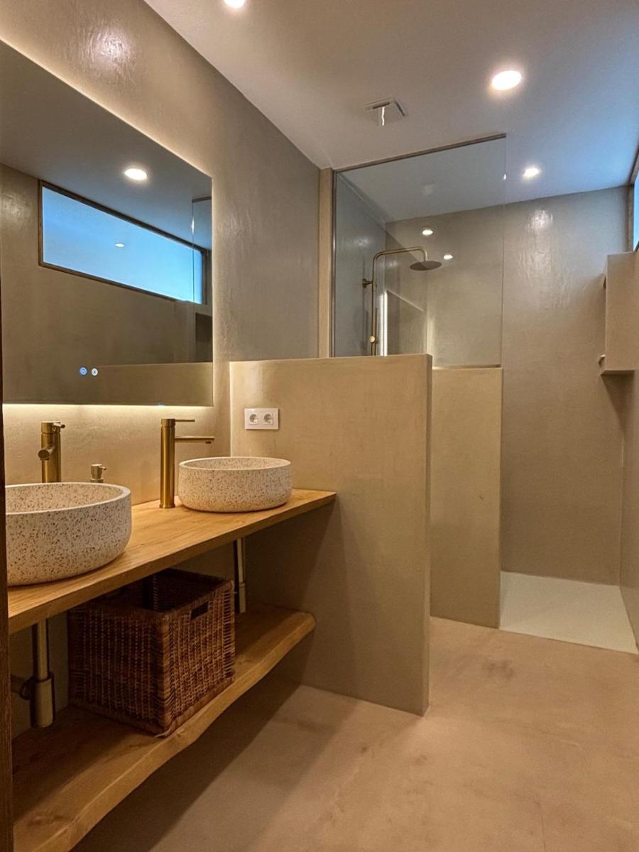 Can Pou, charming village house in Girona - Housity