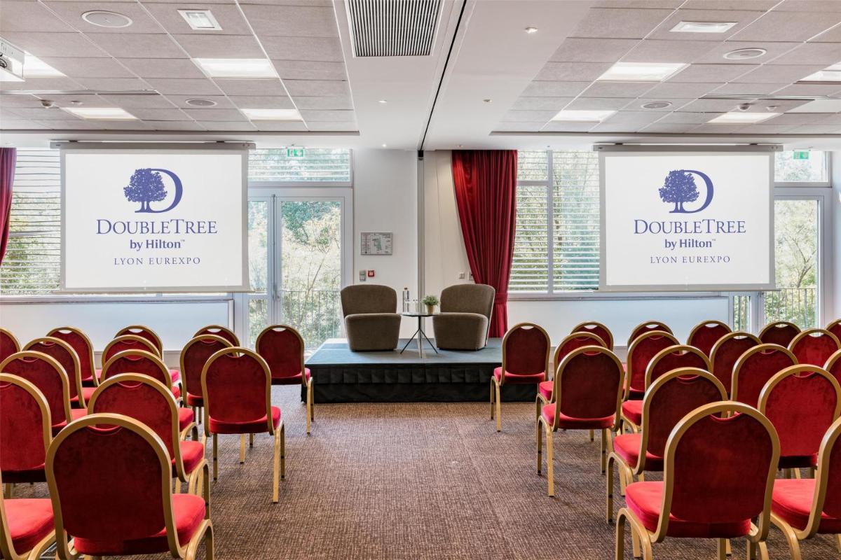 Espace de conférence ou salle de réunion dans l'établissement DoubleTree by Hilton Lyon Eurexpo & Spa