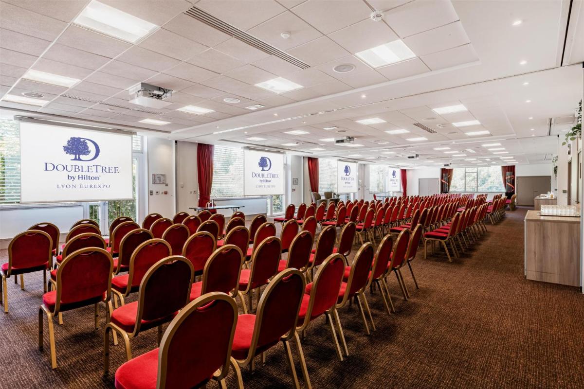Espace de conférence ou salle de réunion dans l'établissement DoubleTree by Hilton Lyon Eurexpo & Spa