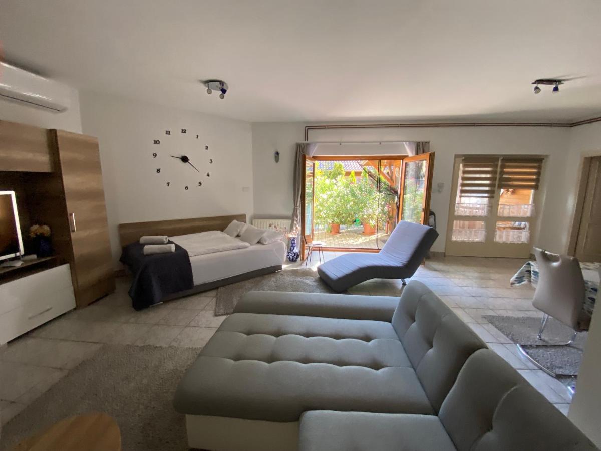 Bory Apartman, zárt udvari parkolás - Hizvo