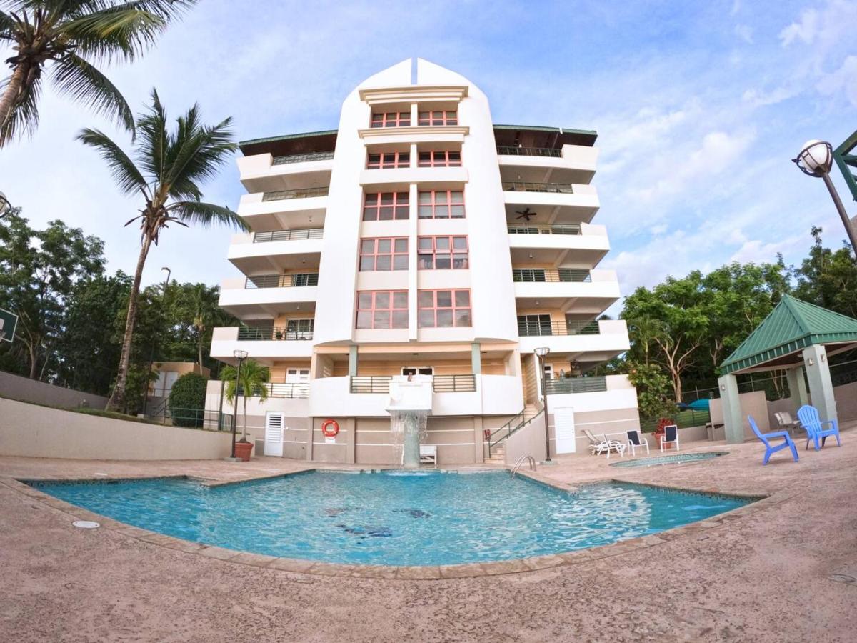 Beachfront Apartment In Joyuda With Pool And Basketball Court - Housity