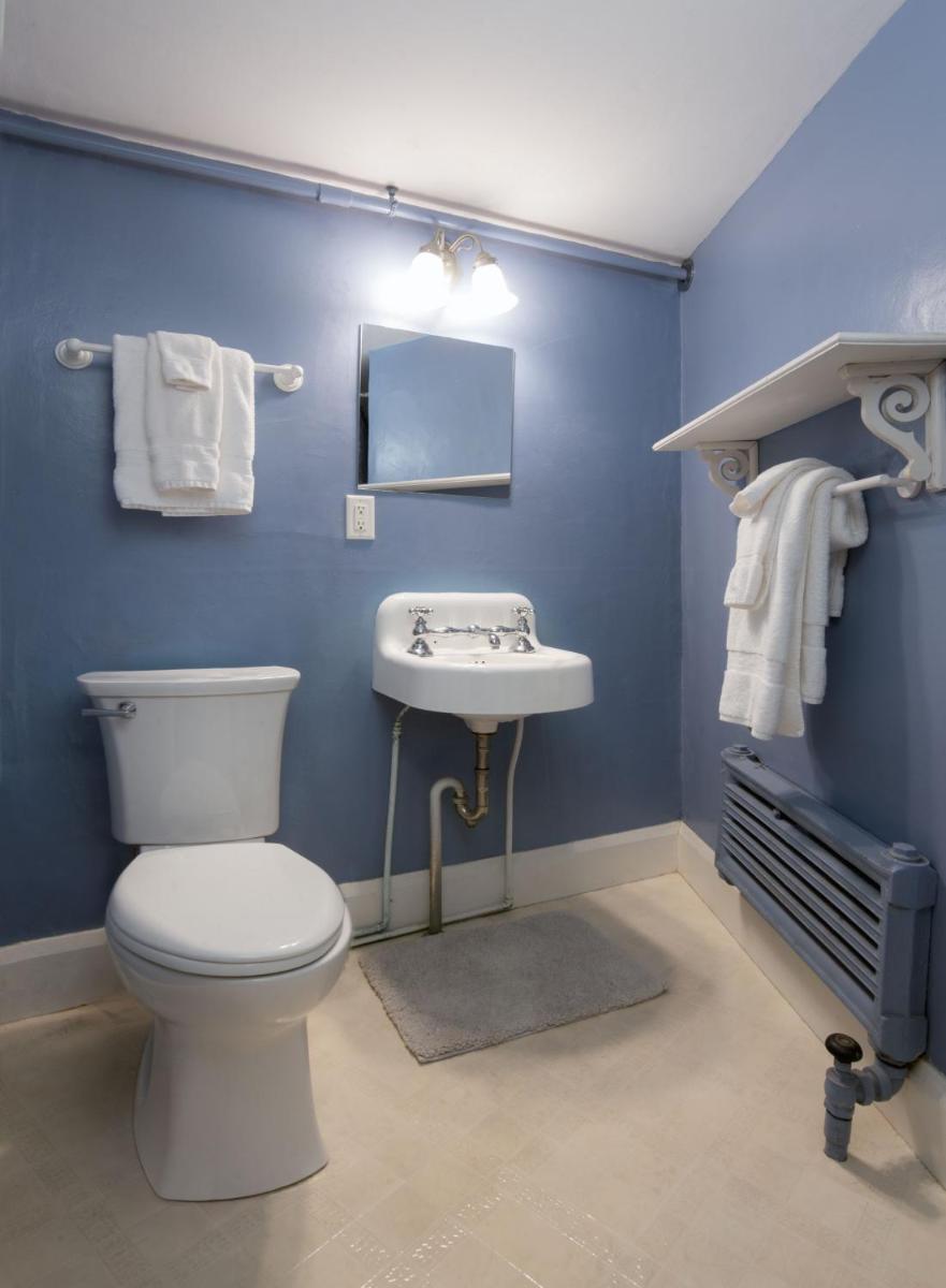 The Monadnock Inn - Housity