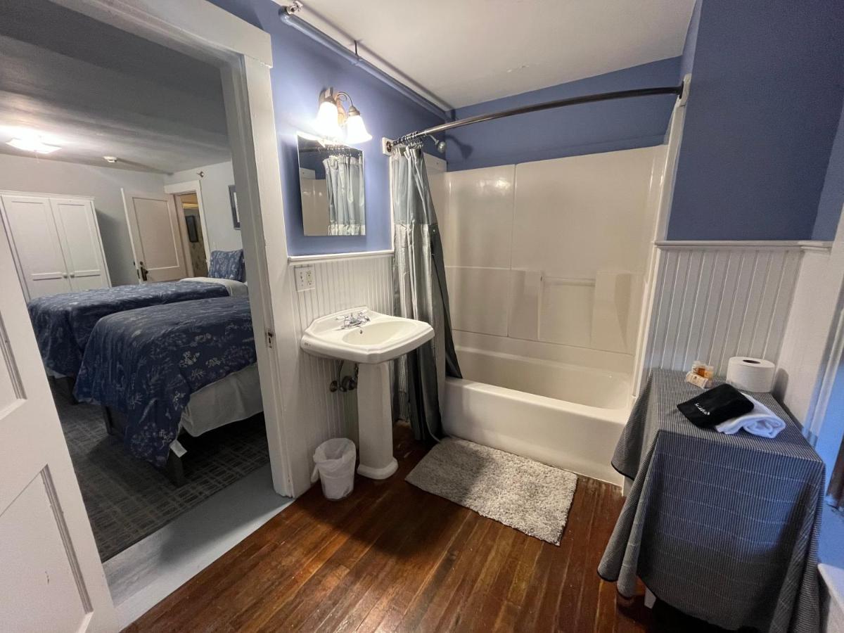 The Monadnock Inn - Housity