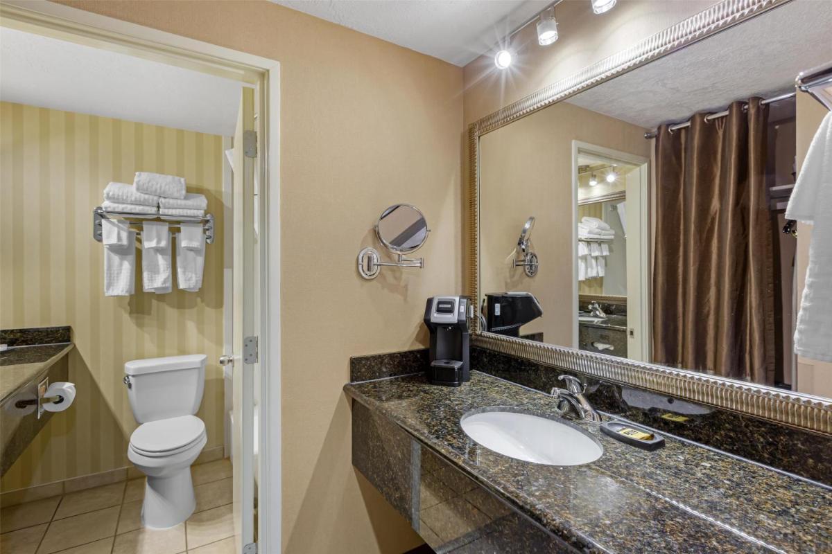 Best Western Plus Canyonlands Inn - Housity