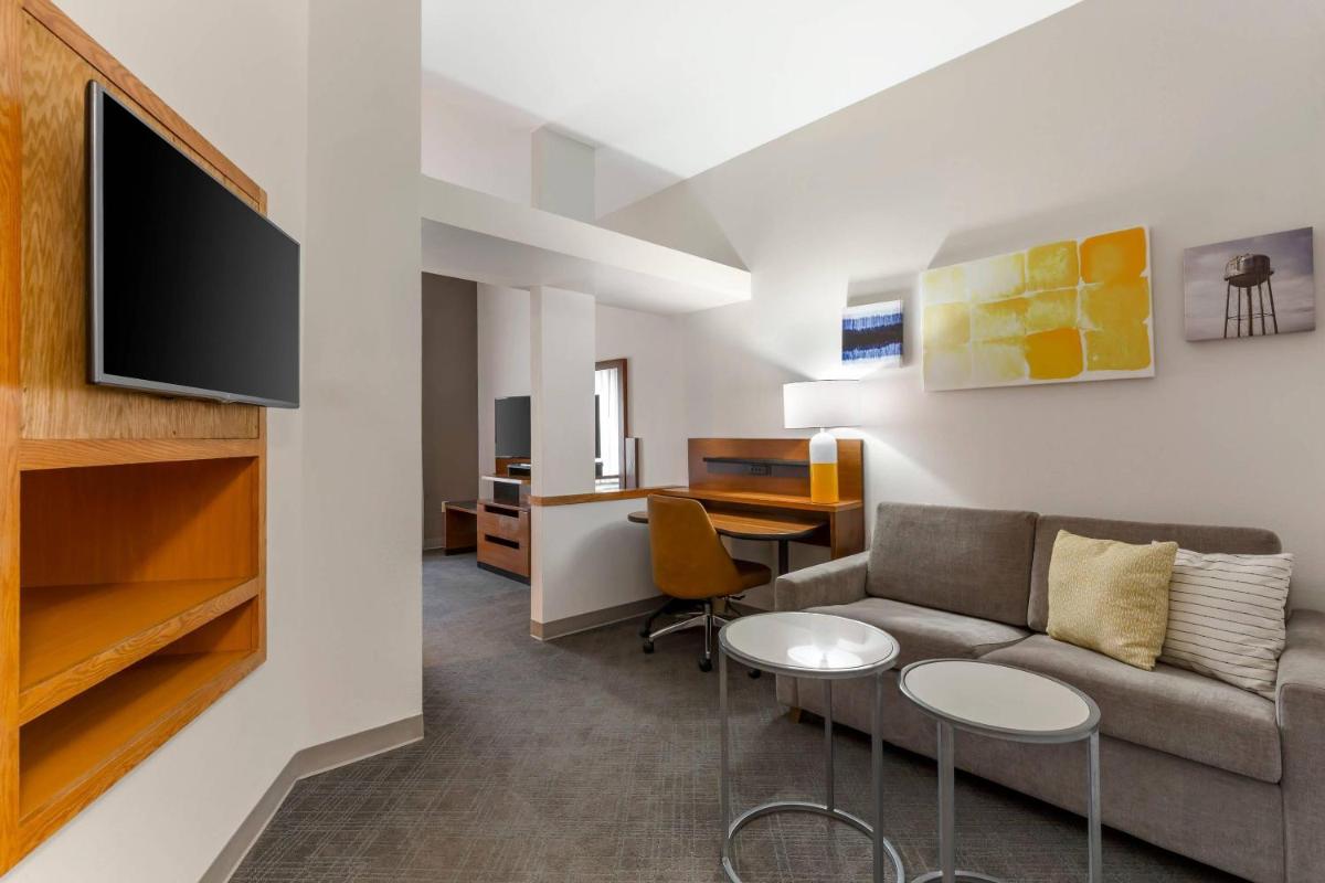 Comfort Inn & Suites Akron South - Housity