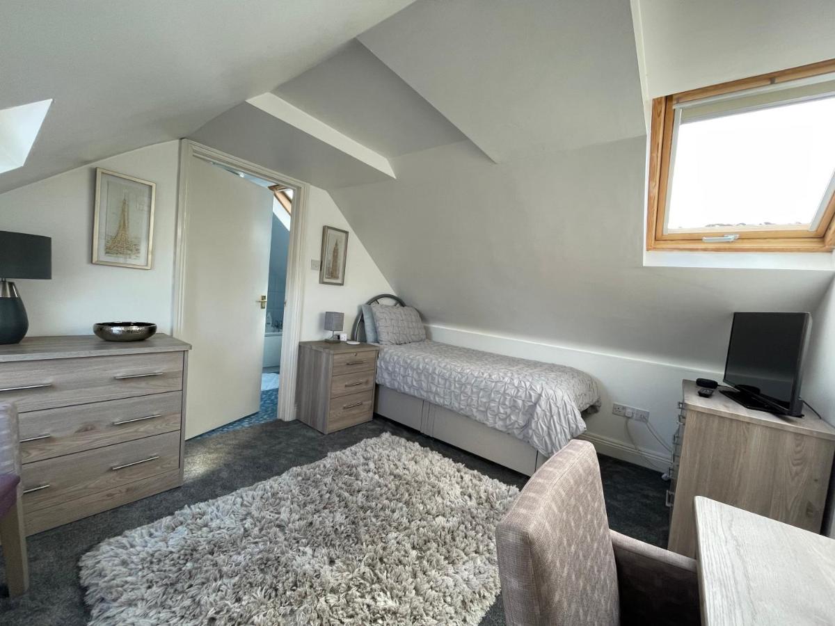 Retreat in the heart of Thurlby - Housity
