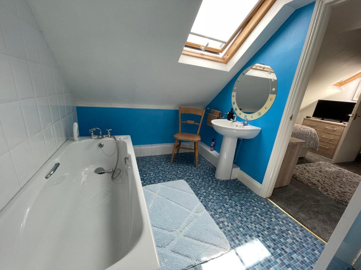 Retreat in the heart of Thurlby - Housity